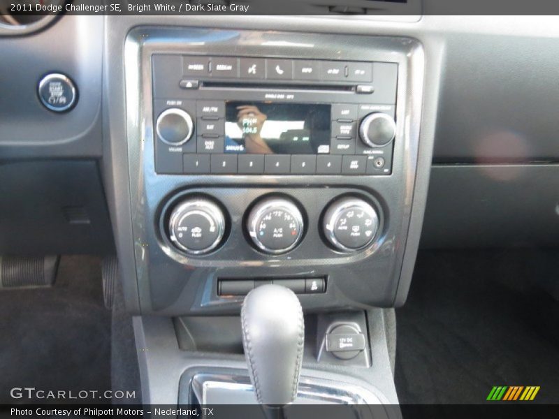 Bright White / Dark Slate Gray 2011 Dodge Challenger SE
