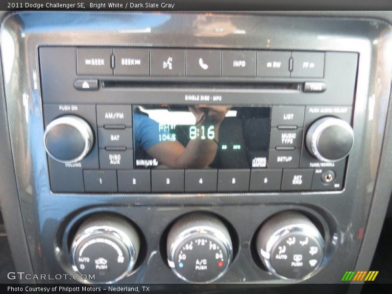 Bright White / Dark Slate Gray 2011 Dodge Challenger SE