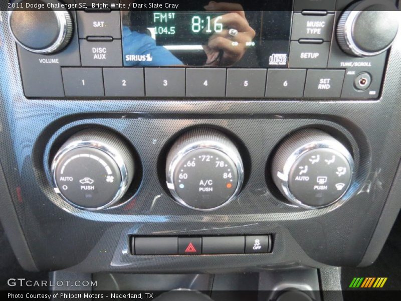 Bright White / Dark Slate Gray 2011 Dodge Challenger SE