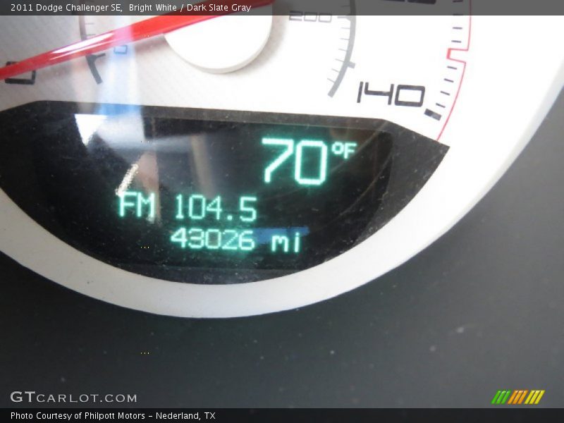 Bright White / Dark Slate Gray 2011 Dodge Challenger SE