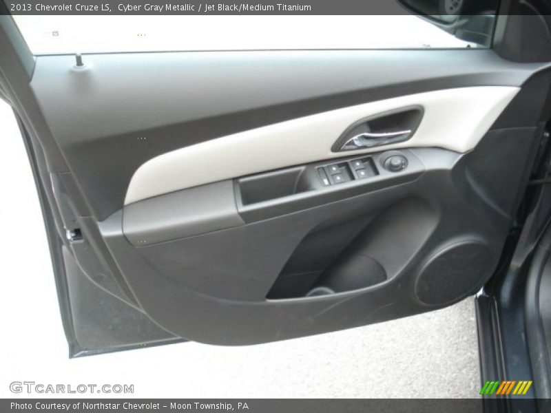 Cyber Gray Metallic / Jet Black/Medium Titanium 2013 Chevrolet Cruze LS