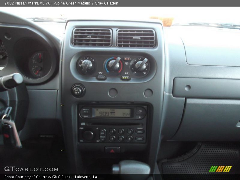 Alpine Green Metallic / Gray Celadon 2002 Nissan Xterra XE V6