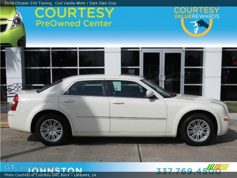 Cool Vanilla White / Dark Slate Gray 2009 Chrysler 300 Touring