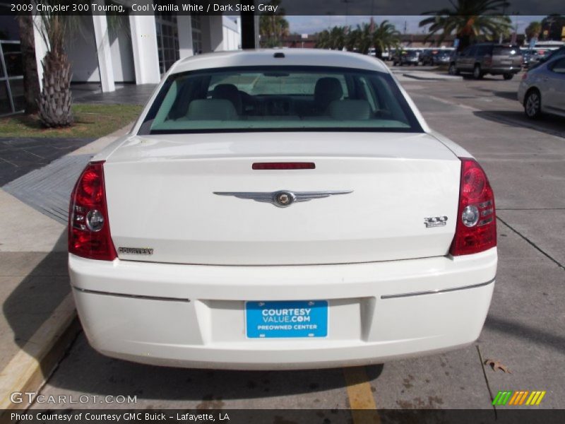 Cool Vanilla White / Dark Slate Gray 2009 Chrysler 300 Touring