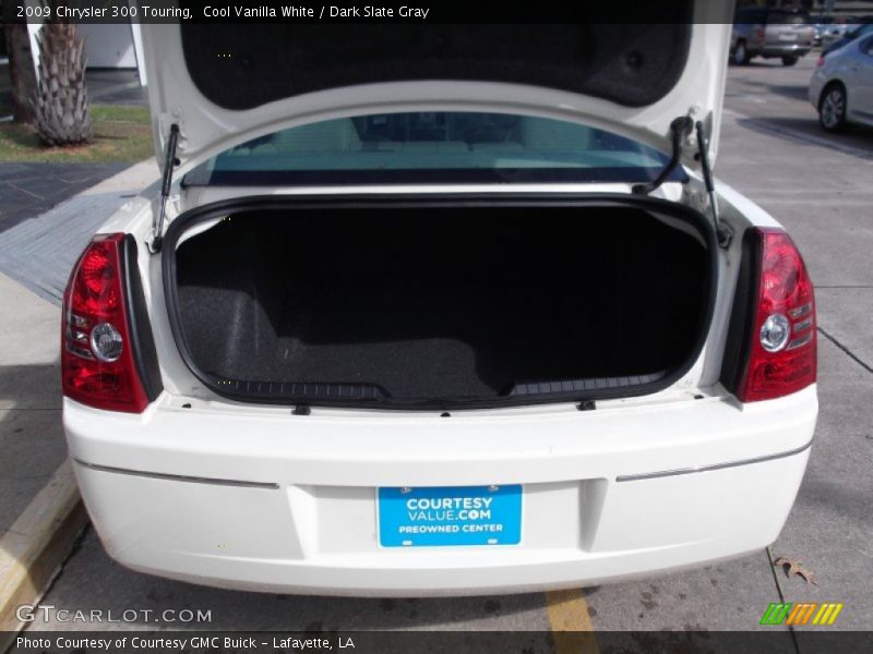 Cool Vanilla White / Dark Slate Gray 2009 Chrysler 300 Touring