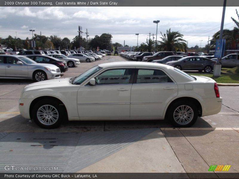 Cool Vanilla White / Dark Slate Gray 2009 Chrysler 300 Touring
