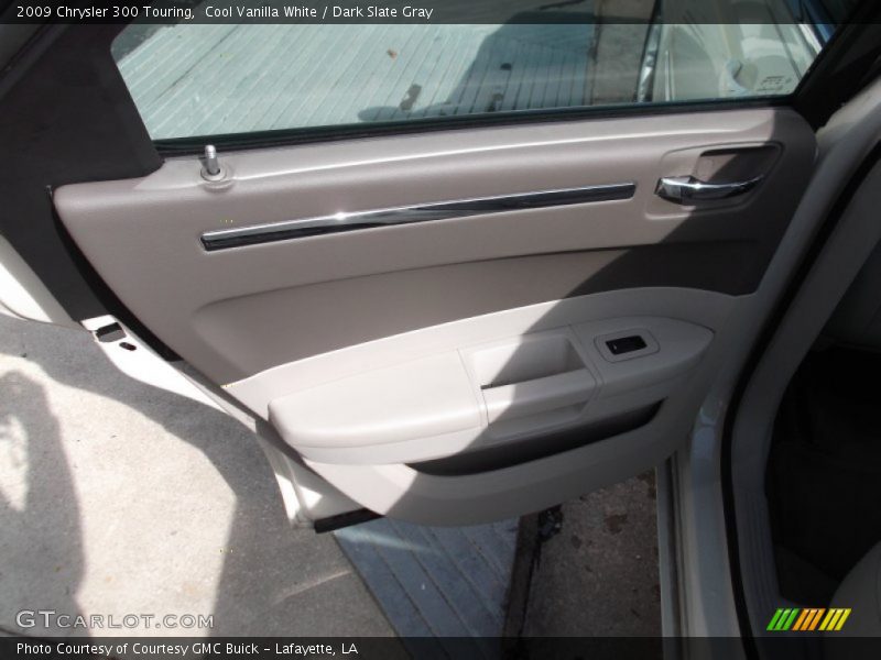 Cool Vanilla White / Dark Slate Gray 2009 Chrysler 300 Touring