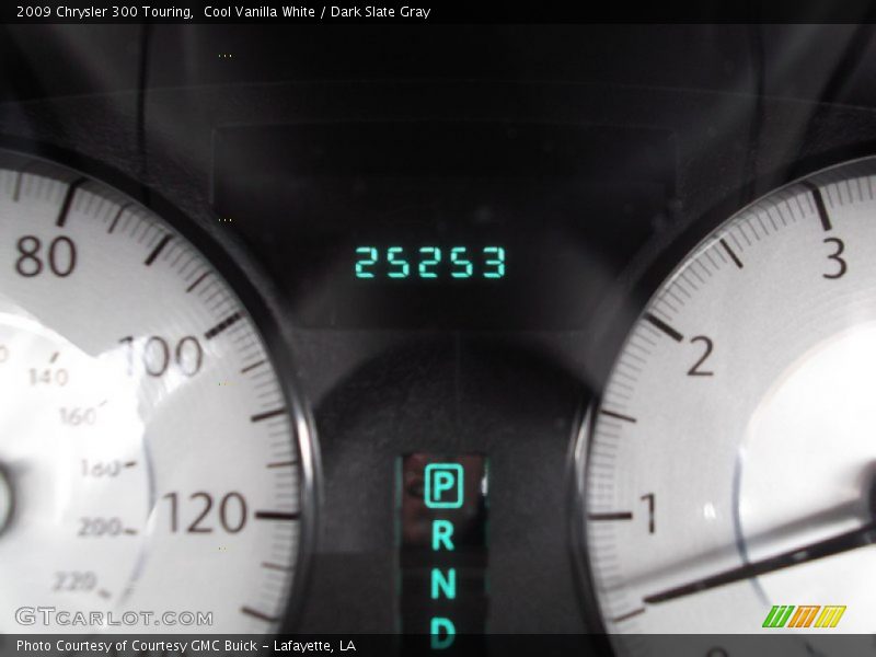 Cool Vanilla White / Dark Slate Gray 2009 Chrysler 300 Touring