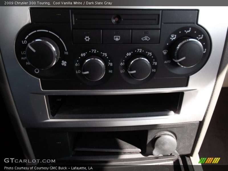 Cool Vanilla White / Dark Slate Gray 2009 Chrysler 300 Touring
