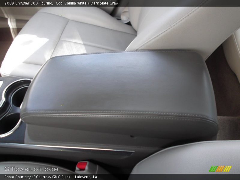 Cool Vanilla White / Dark Slate Gray 2009 Chrysler 300 Touring