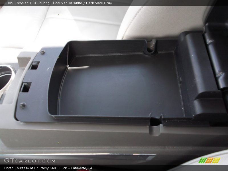 Cool Vanilla White / Dark Slate Gray 2009 Chrysler 300 Touring