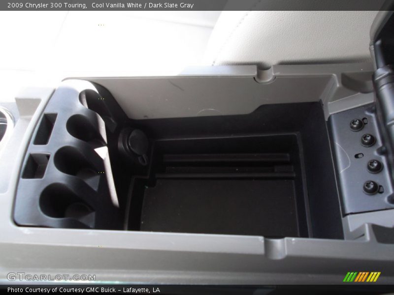 Cool Vanilla White / Dark Slate Gray 2009 Chrysler 300 Touring