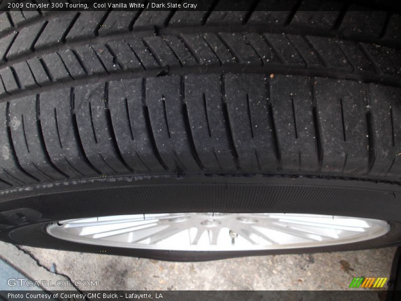 Cool Vanilla White / Dark Slate Gray 2009 Chrysler 300 Touring