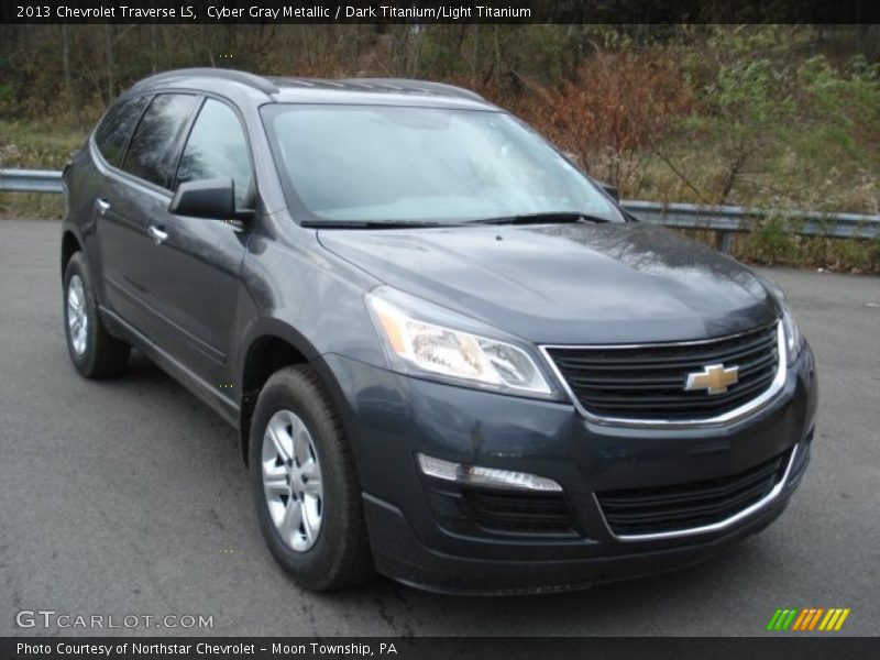 Front 3/4 View of 2013 Traverse LS