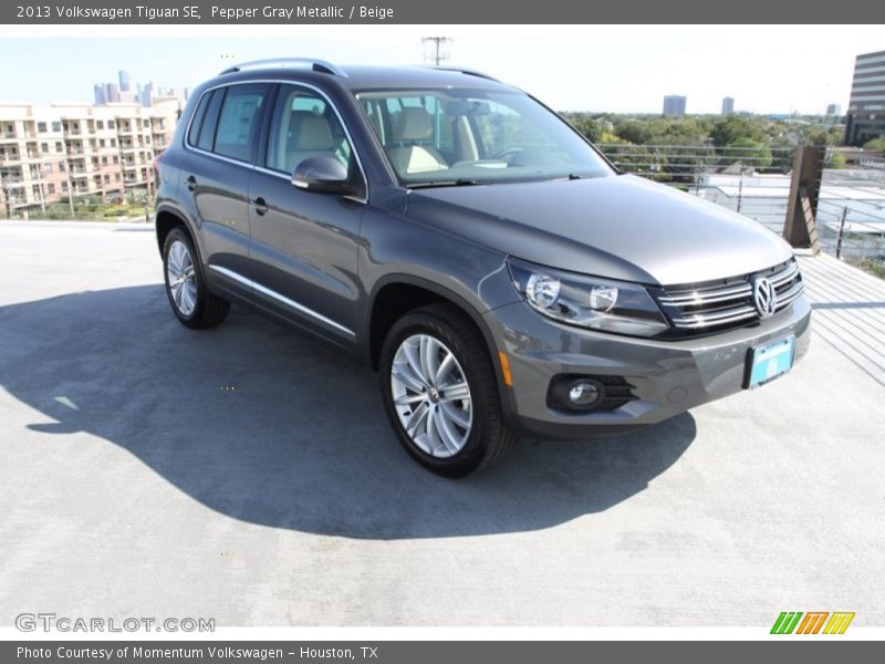 Pepper Gray Metallic / Beige 2013 Volkswagen Tiguan SE