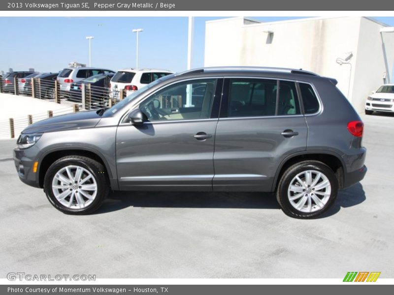 Pepper Gray Metallic / Beige 2013 Volkswagen Tiguan SE