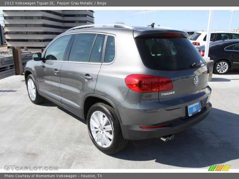 Pepper Gray Metallic / Beige 2013 Volkswagen Tiguan SE