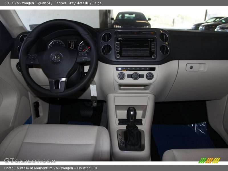 Pepper Gray Metallic / Beige 2013 Volkswagen Tiguan SE