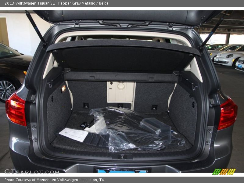 Pepper Gray Metallic / Beige 2013 Volkswagen Tiguan SE
