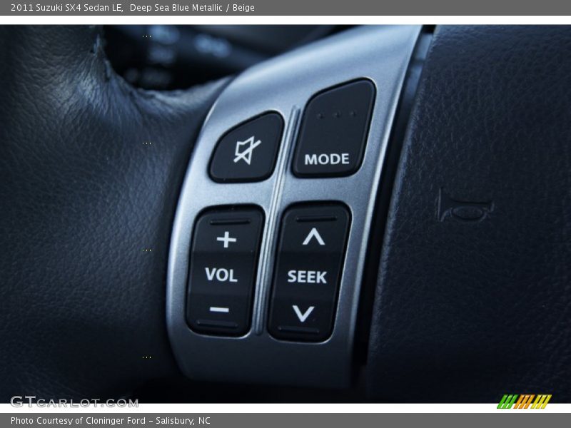 Controls of 2011 SX4 Sedan LE