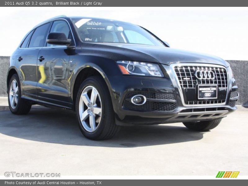 Brilliant Black / Light Gray 2011 Audi Q5 3.2 quattro