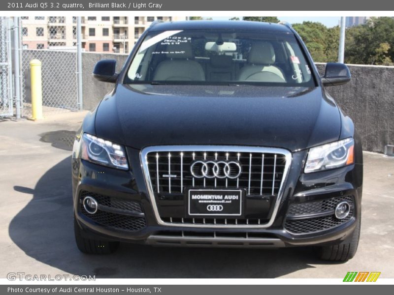 Brilliant Black / Light Gray 2011 Audi Q5 3.2 quattro