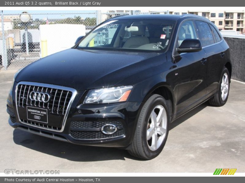 Brilliant Black / Light Gray 2011 Audi Q5 3.2 quattro