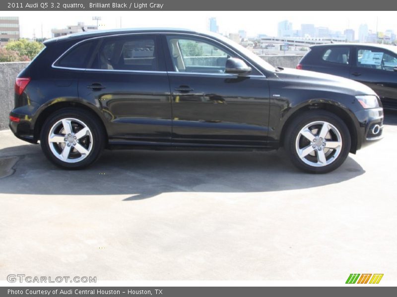 Brilliant Black / Light Gray 2011 Audi Q5 3.2 quattro