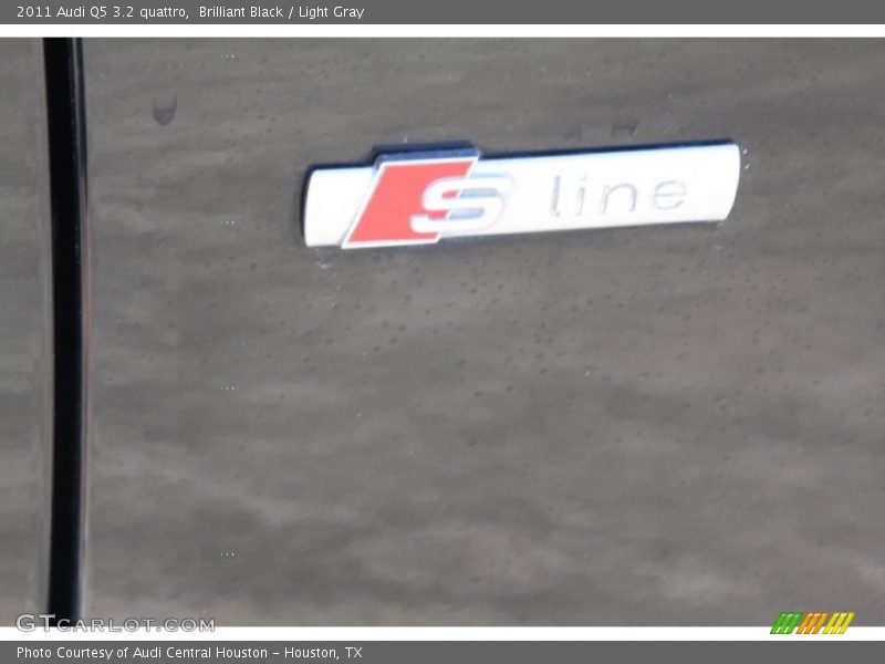 Brilliant Black / Light Gray 2011 Audi Q5 3.2 quattro