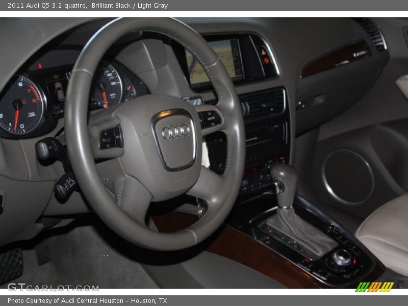 Brilliant Black / Light Gray 2011 Audi Q5 3.2 quattro