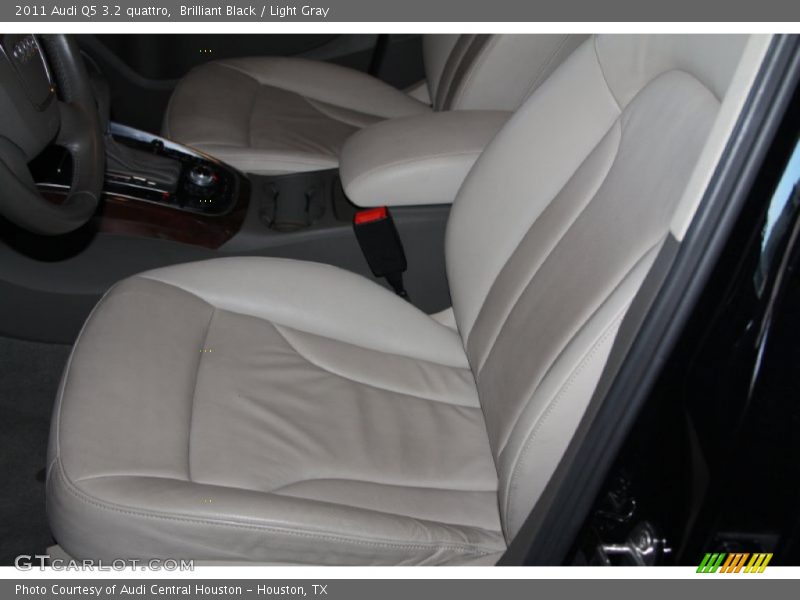 Brilliant Black / Light Gray 2011 Audi Q5 3.2 quattro