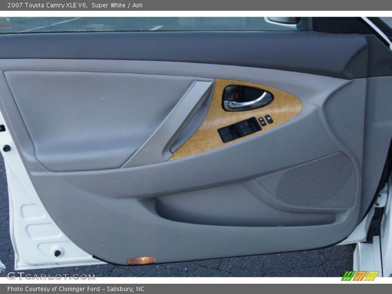 Super White / Ash 2007 Toyota Camry XLE V6
