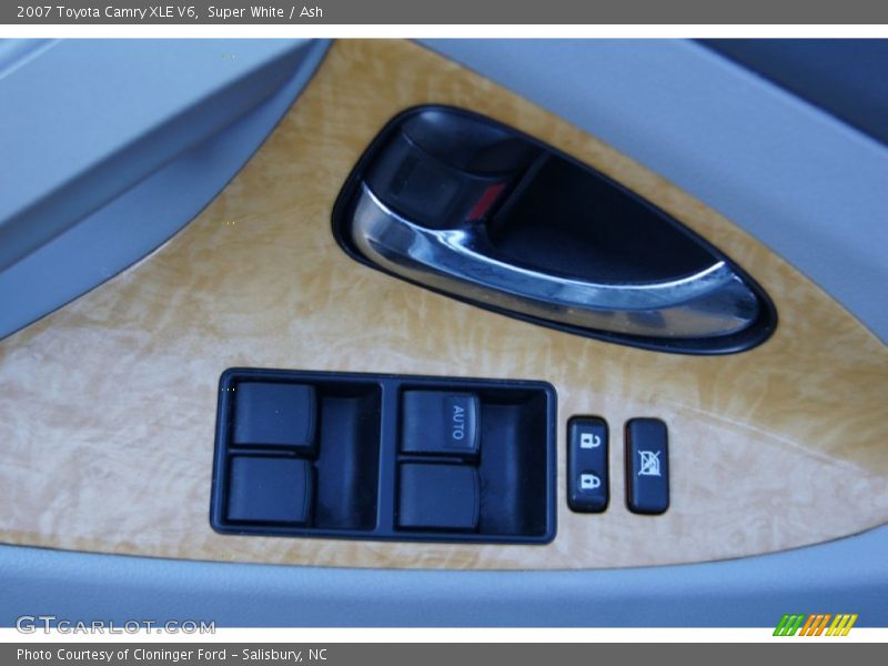 Super White / Ash 2007 Toyota Camry XLE V6