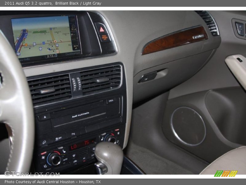 Brilliant Black / Light Gray 2011 Audi Q5 3.2 quattro