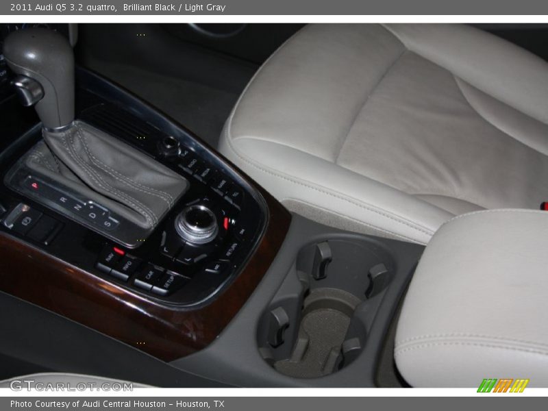 Brilliant Black / Light Gray 2011 Audi Q5 3.2 quattro