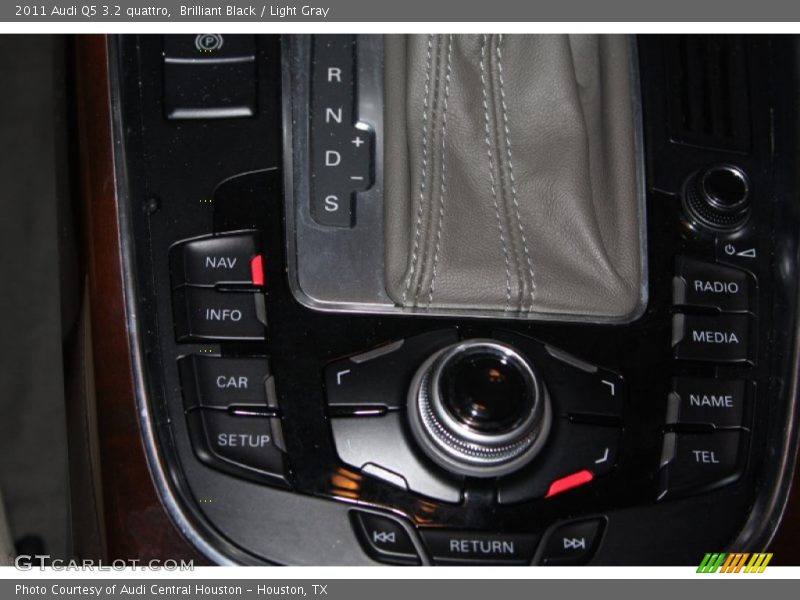 Brilliant Black / Light Gray 2011 Audi Q5 3.2 quattro