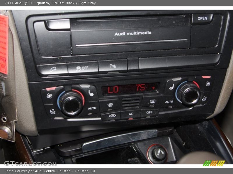 Brilliant Black / Light Gray 2011 Audi Q5 3.2 quattro