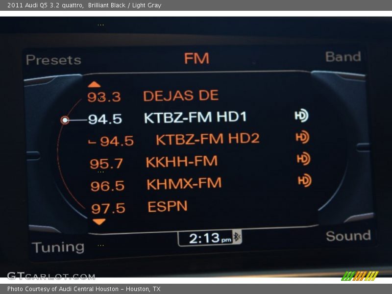 Brilliant Black / Light Gray 2011 Audi Q5 3.2 quattro