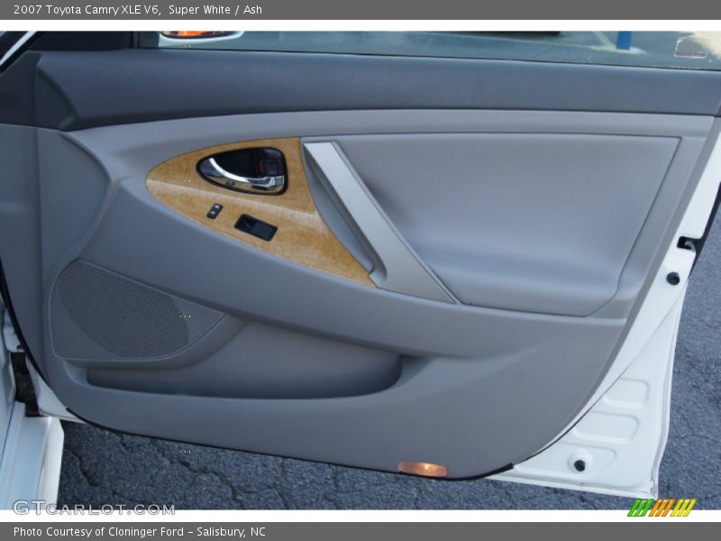 Super White / Ash 2007 Toyota Camry XLE V6