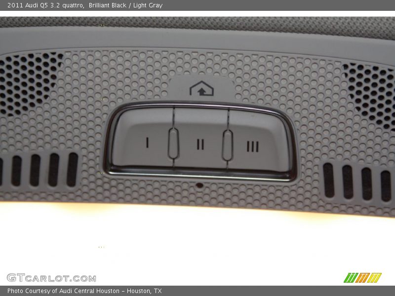 Brilliant Black / Light Gray 2011 Audi Q5 3.2 quattro