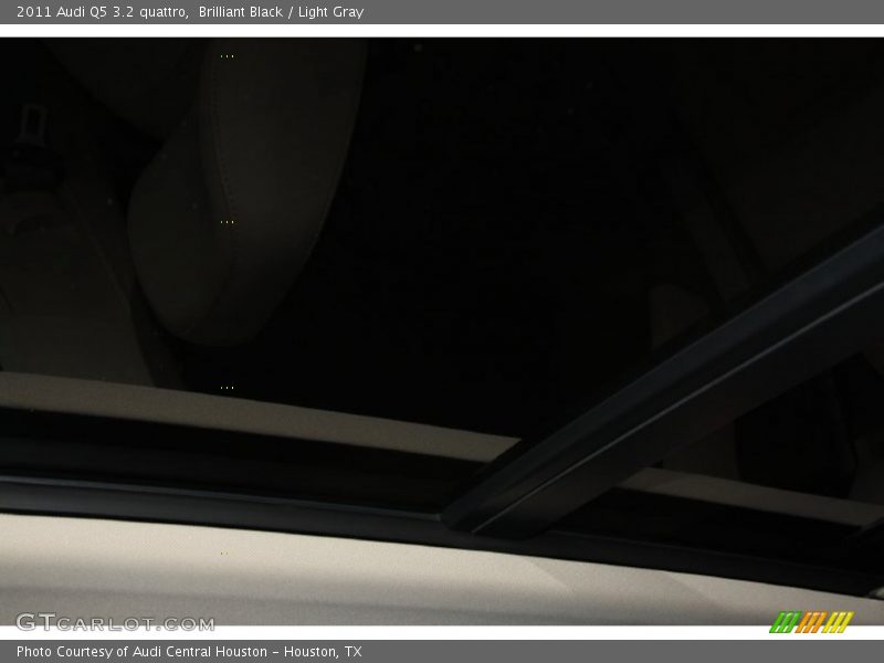 Brilliant Black / Light Gray 2011 Audi Q5 3.2 quattro