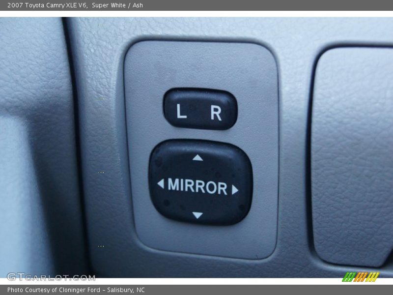 Super White / Ash 2007 Toyota Camry XLE V6