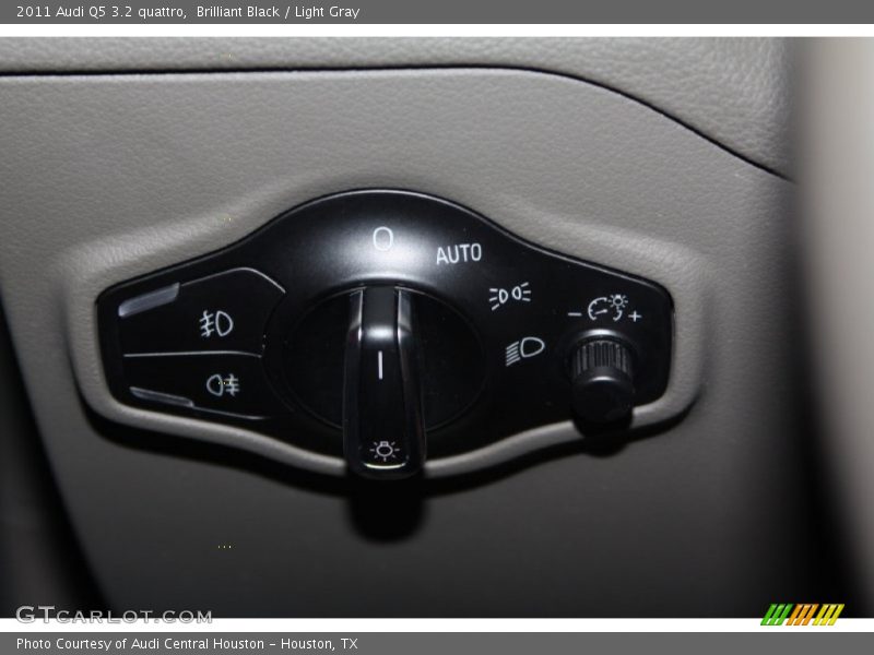 Brilliant Black / Light Gray 2011 Audi Q5 3.2 quattro