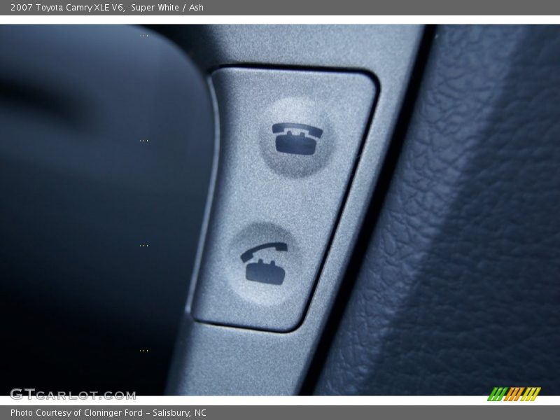 Super White / Ash 2007 Toyota Camry XLE V6