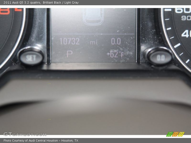 Brilliant Black / Light Gray 2011 Audi Q5 3.2 quattro
