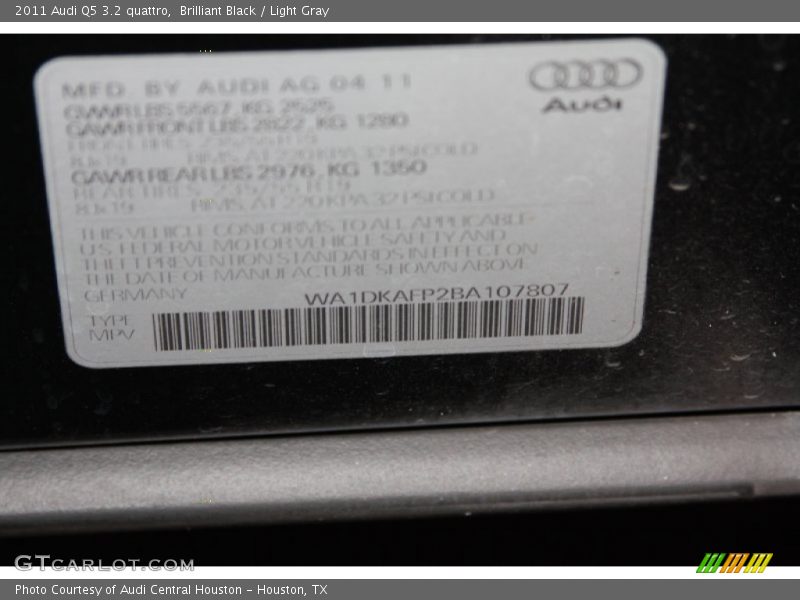 Brilliant Black / Light Gray 2011 Audi Q5 3.2 quattro