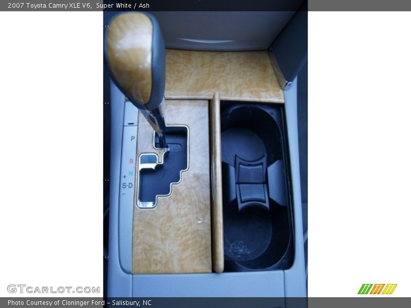 Super White / Ash 2007 Toyota Camry XLE V6