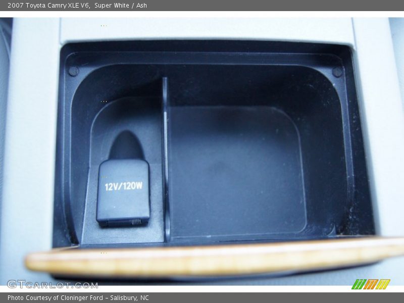 Super White / Ash 2007 Toyota Camry XLE V6