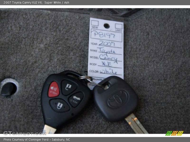 Super White / Ash 2007 Toyota Camry XLE V6