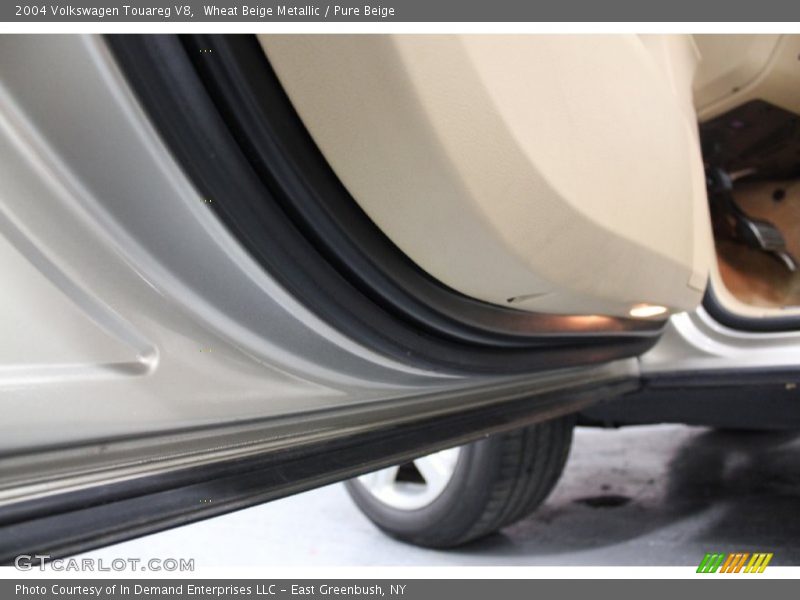 Wheat Beige Metallic / Pure Beige 2004 Volkswagen Touareg V8